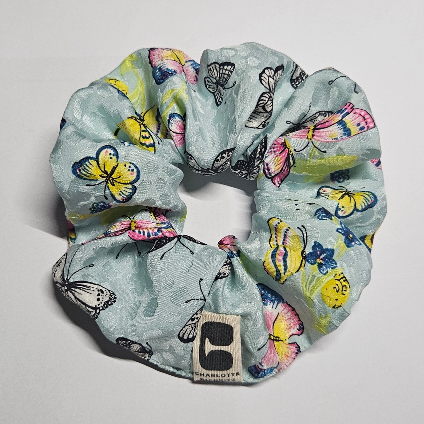 Chouchou Charlotte en Soie Vintage Versace – confection artisanale au Pays Basque